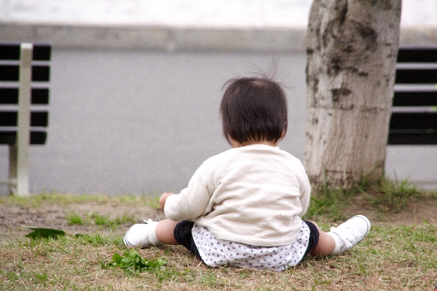 子供の後ろ姿